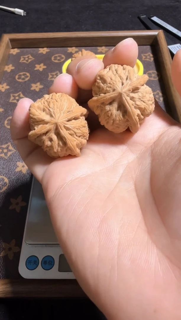 把件核桃特色对丁字裤雨花石核桃