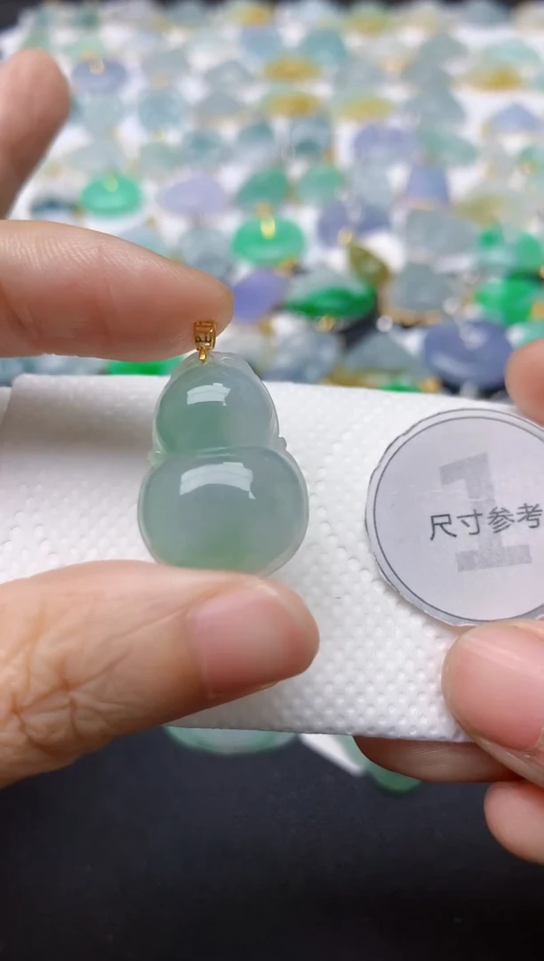 翡翠18K金镶嵌颈饰天然缅甸A货翡翠
