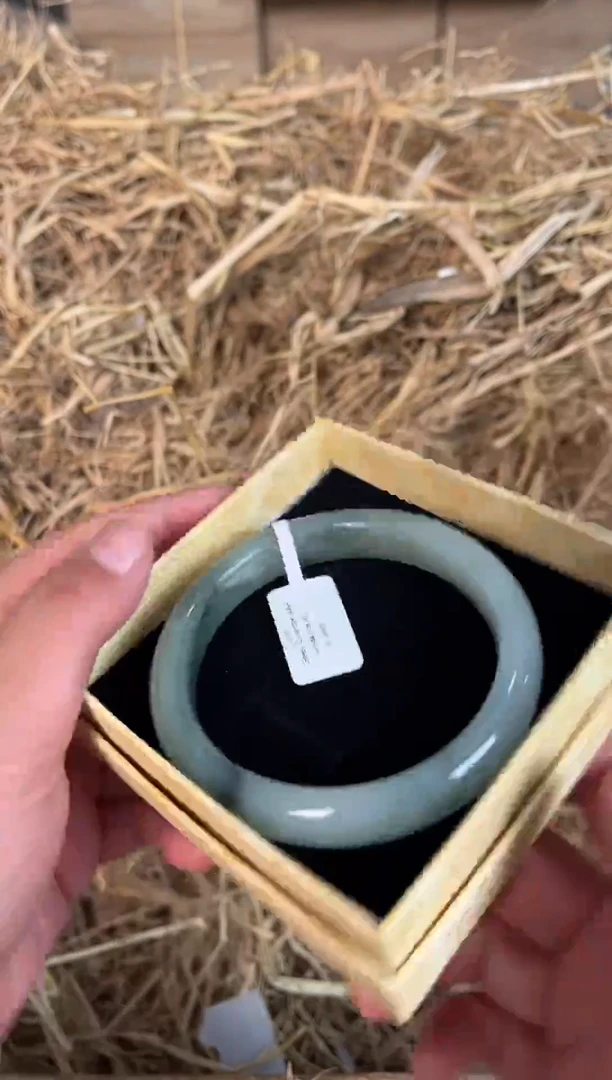 未镶嵌手镯石英质玉C-0107