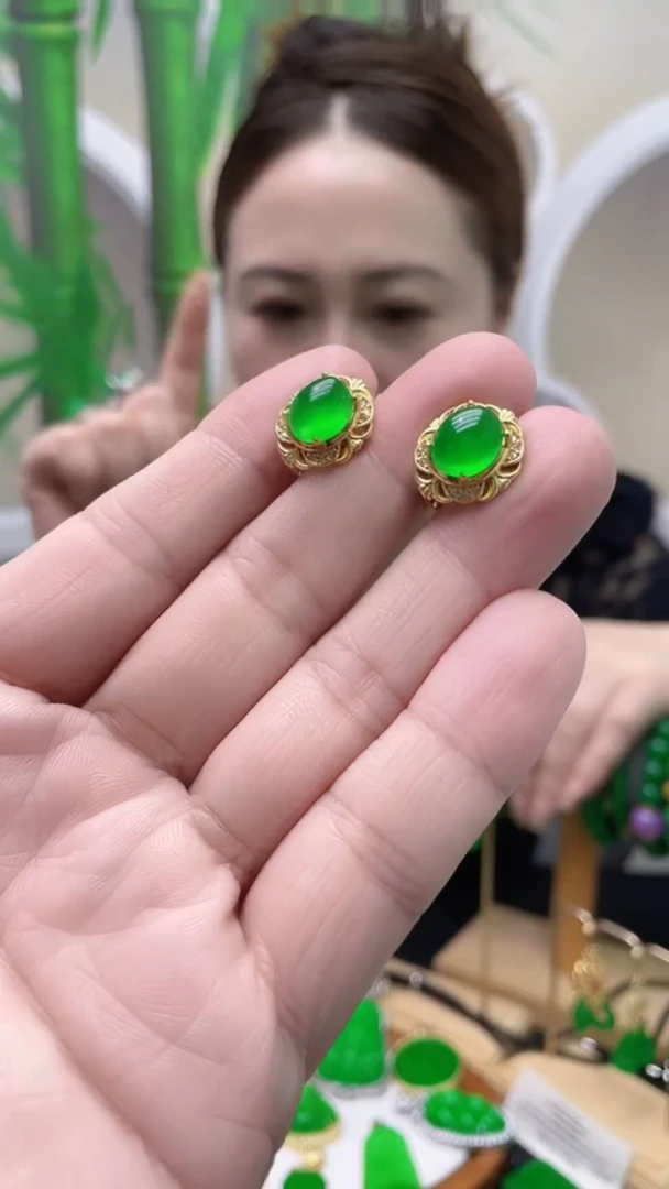 14K金镶嵌翡翠耳饰A110