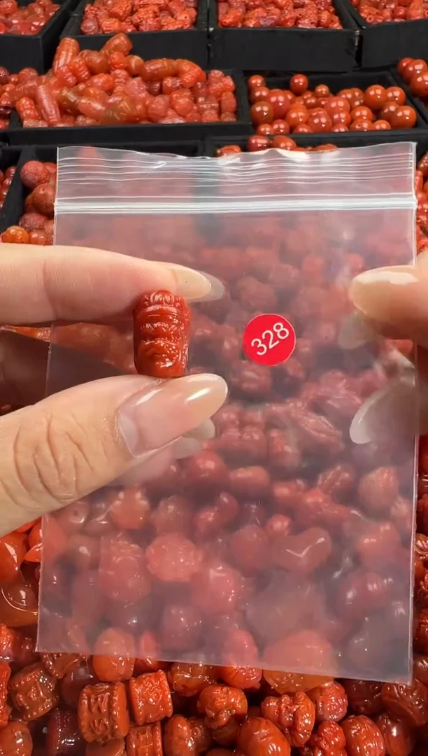 颈饰未镶嵌南红玛瑙1