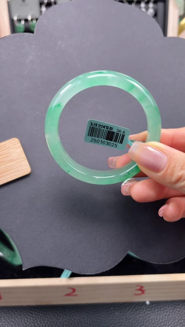 【闪购商品】石英质玉手镯未镶嵌口径50.8