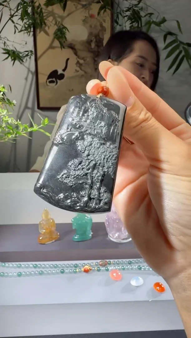 颈饰未镶嵌翡翠心**石山水牌（多样性发其一）