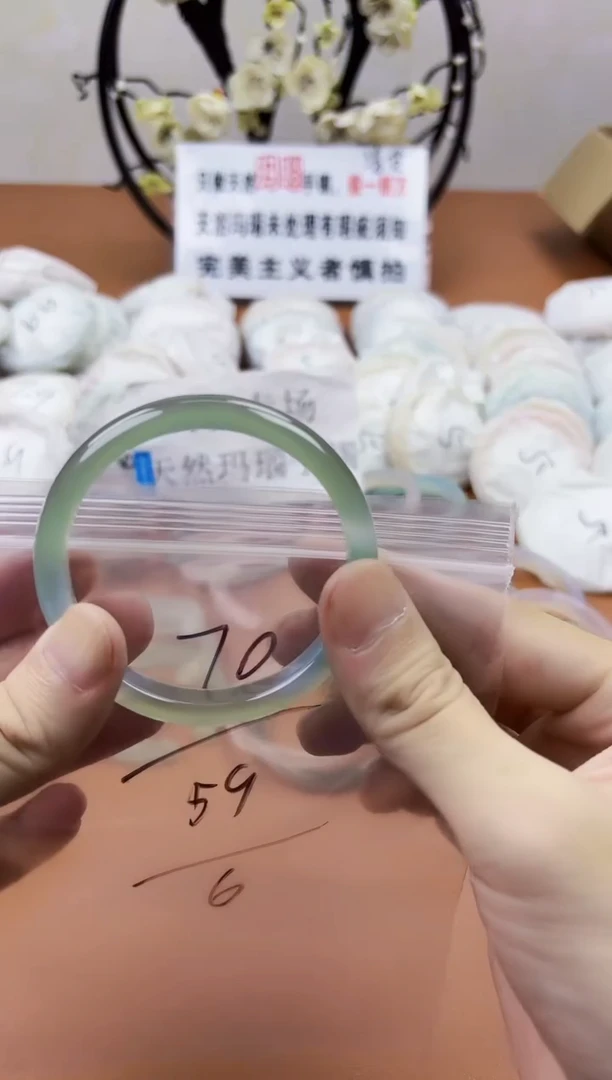 玛瑙/玉髓手镯未镶嵌70