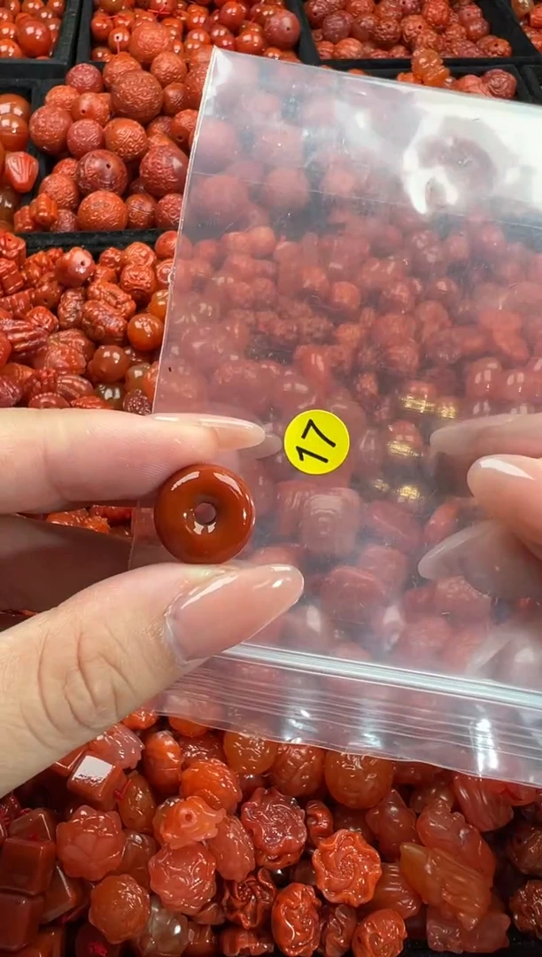 南红玛瑙未镶嵌颈饰1