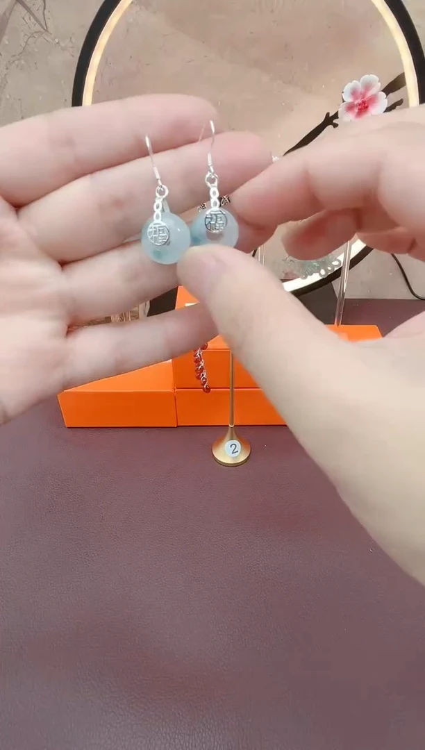 银S925镶嵌石英质玉（天山翠）耳坠c601000