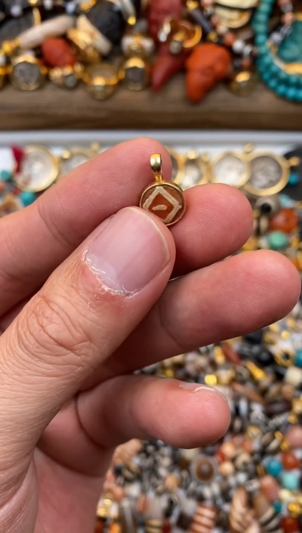 18K金镶嵌11111玛瑙/玉髓亮****?11111