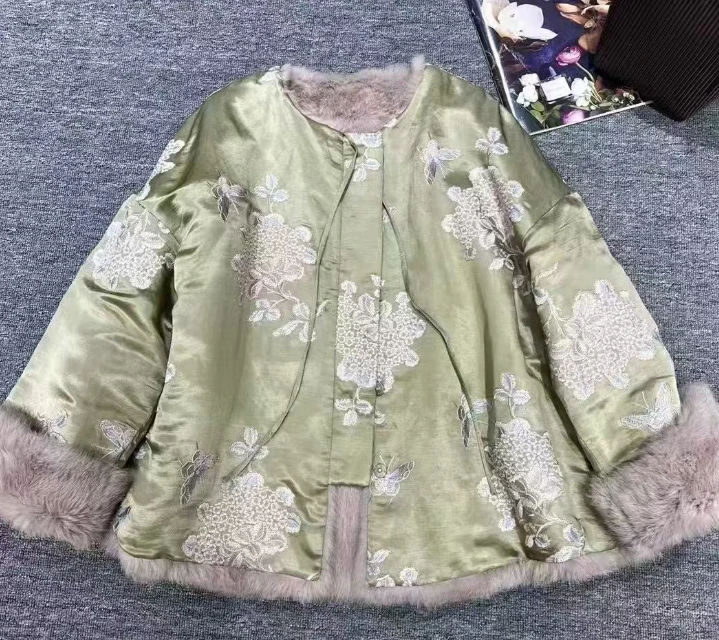 绿婉|新中式重工刺绣双面双穿毛毛外套2024D7131-垚垚