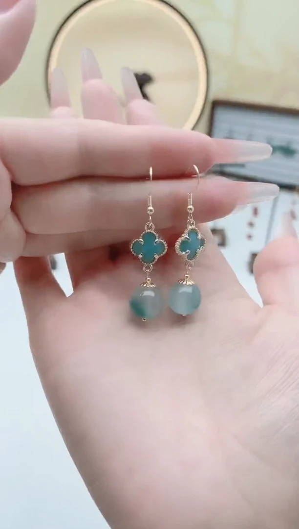 未镶嵌石英质玉（天山翠）耳饰00四叶草蓝水