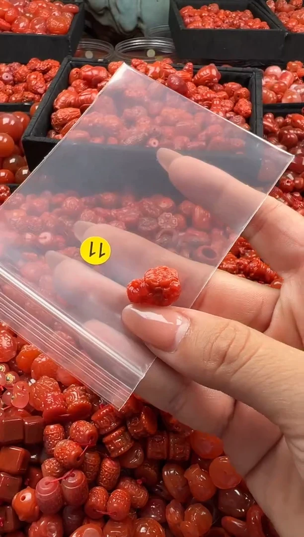 南红玛瑙未镶嵌颈饰1