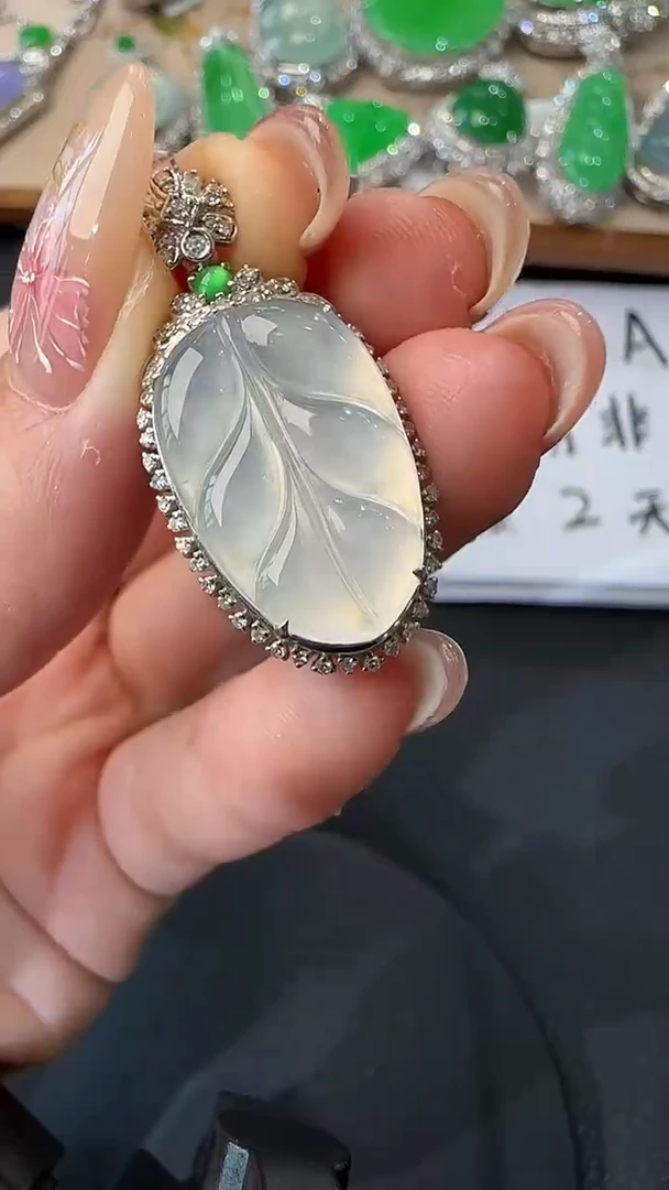 吊坠(不含链)18K金镶嵌翡翠39