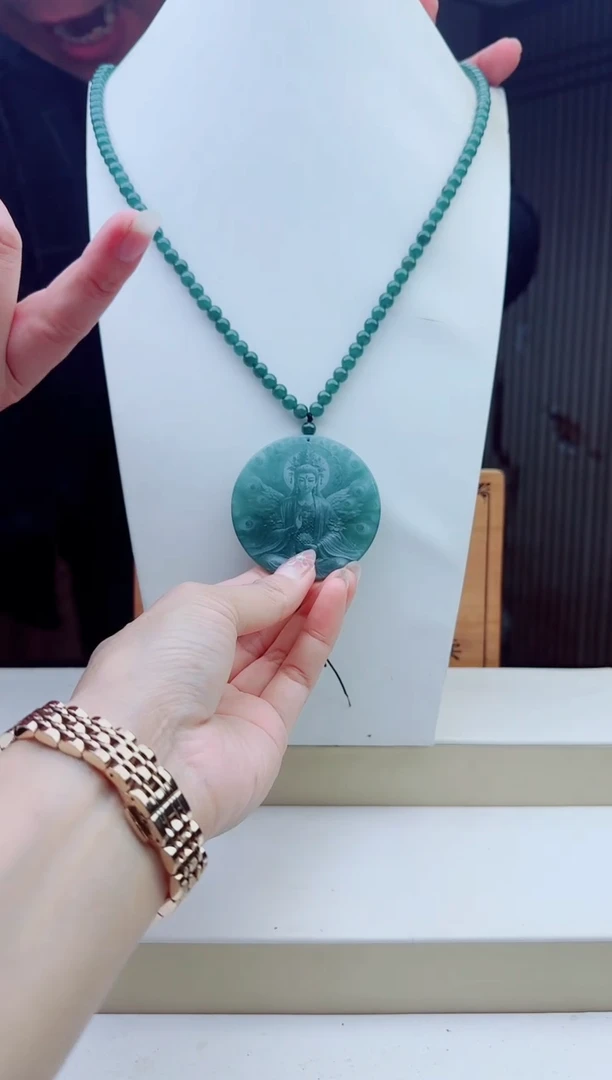 颈饰未镶嵌翡翠多样性发其一