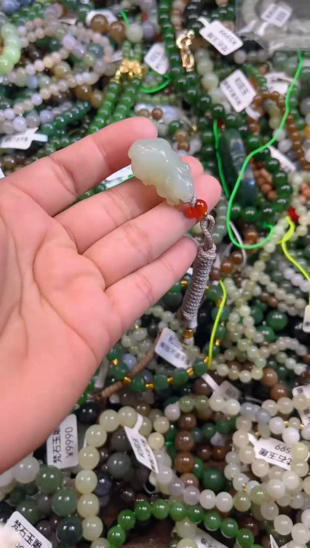 和田玉未镶嵌颈饰1