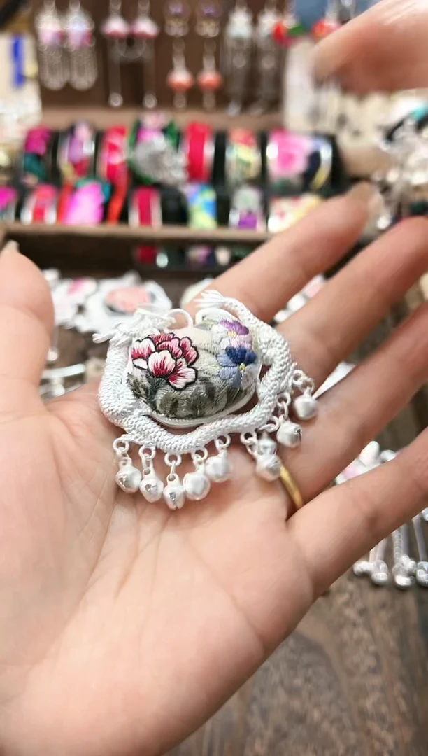 【闪购商品】织绣民族风老绣饰品195