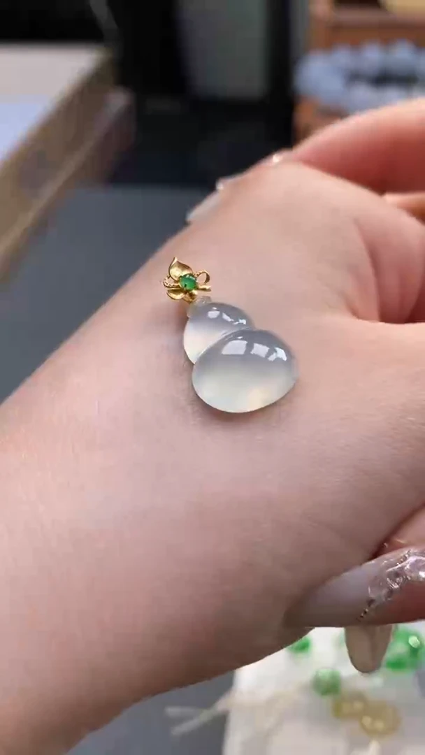翡翠18K金镶嵌吊坠(不含链)葫芦