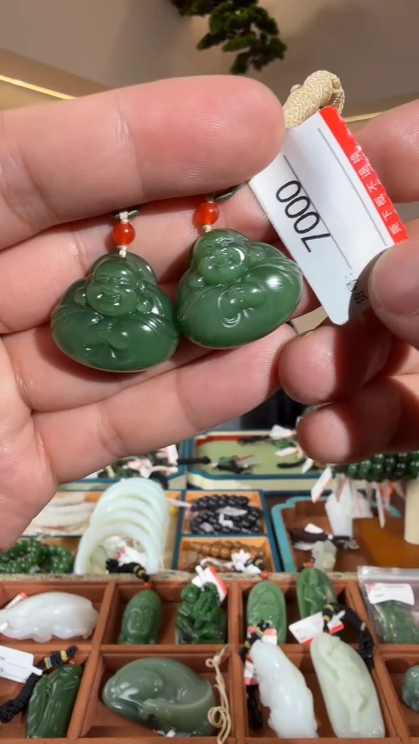 颈饰未镶嵌和田玉1多样性发货发其中一件