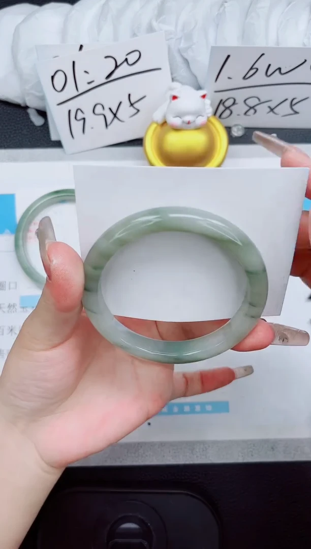 【闪购商品】石英质玉手镯未镶嵌188