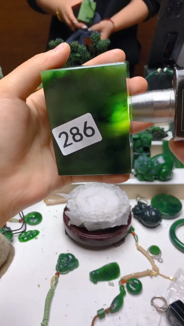 未镶嵌和田玉（碧玉）珠宝半成品0