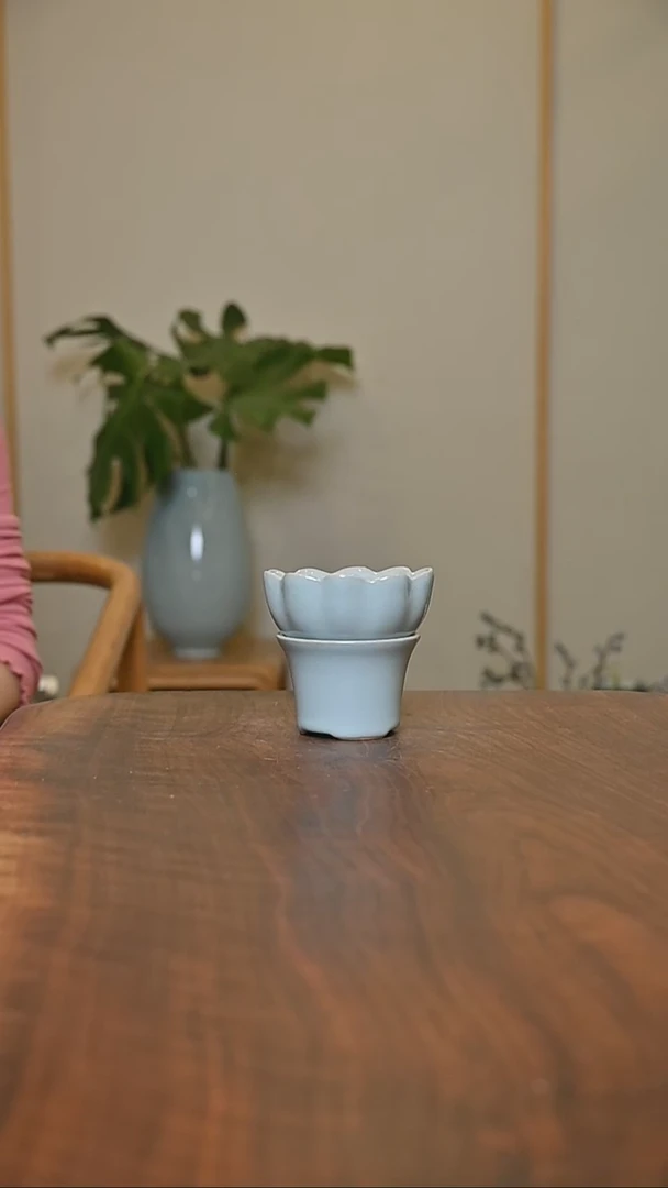 高莲花茶漏 天青 微瑕 无款