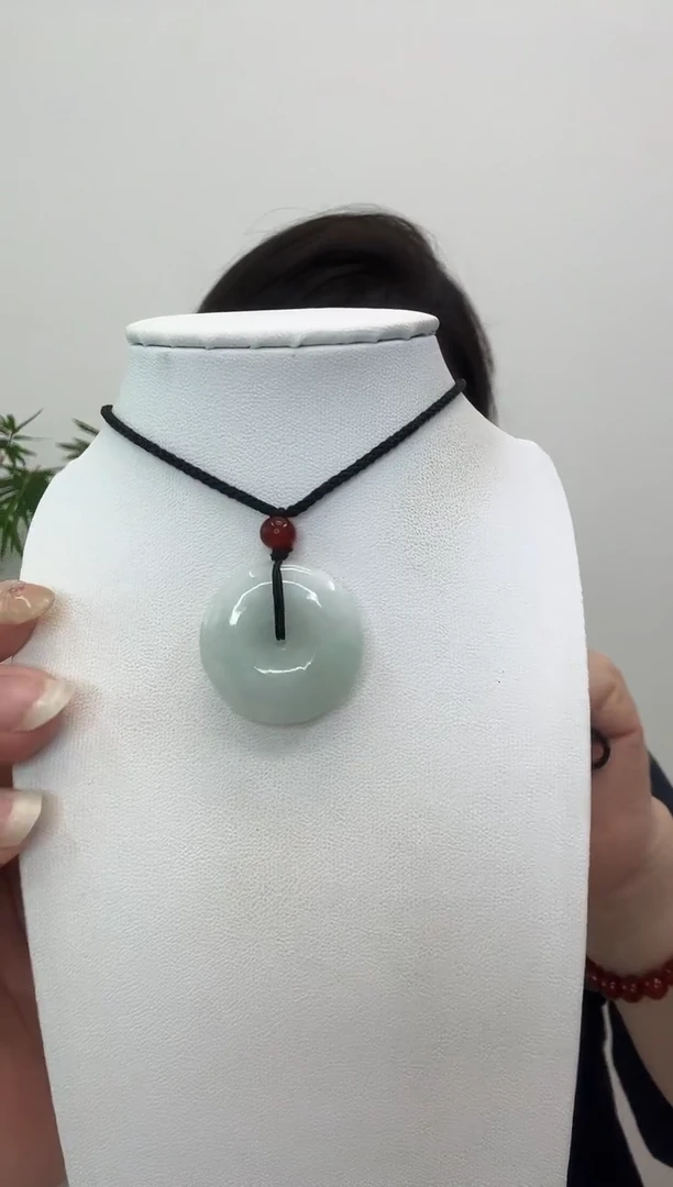 翡翠未镶嵌颈饰平安扣
