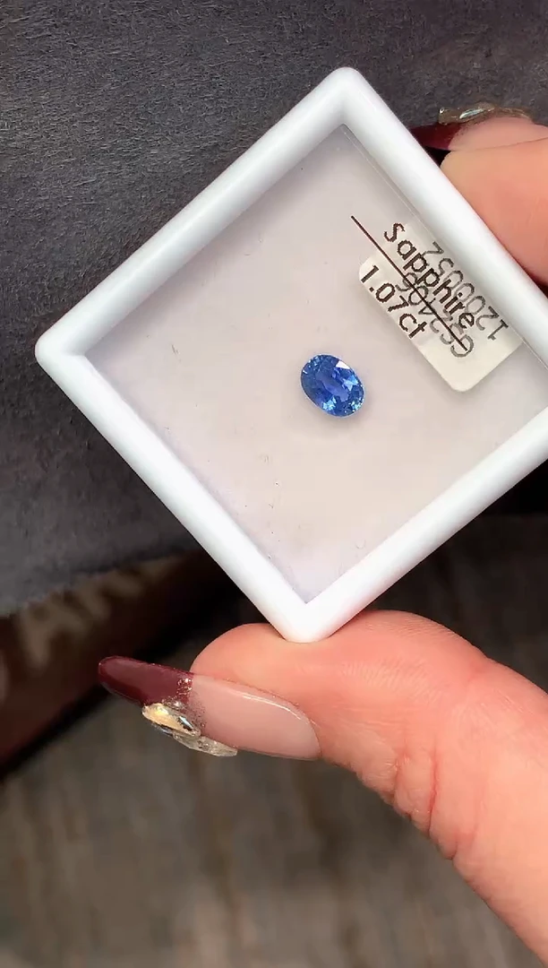 裸石蓝宝石1.07克拉矢车菊