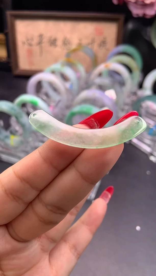 颈饰未镶嵌翡翠玉璜