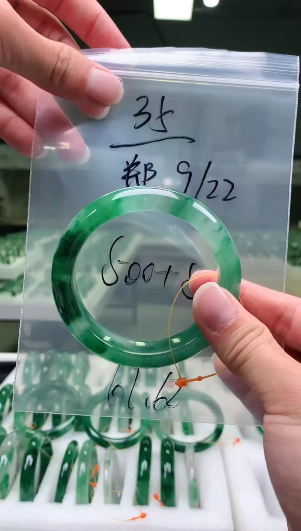 未镶嵌非洲翠石英质玉非洲翠手镯61-62圈口35号