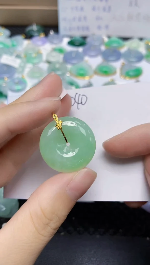 翡翠18K金镶嵌颈饰天然缅甸翡翠A货