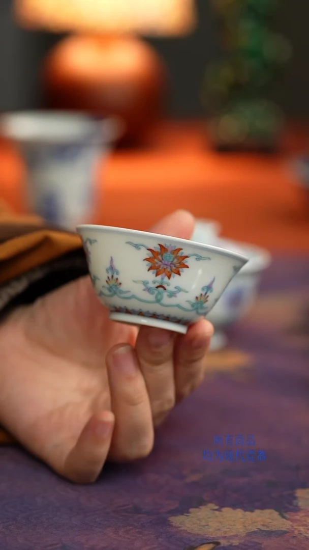 翀云堂斗彩缠枝莲杯