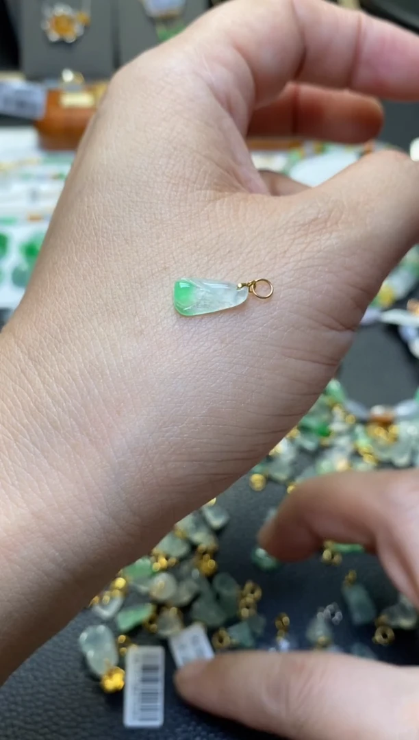 翡翠18K金镶嵌颈饰一***秋净货33182