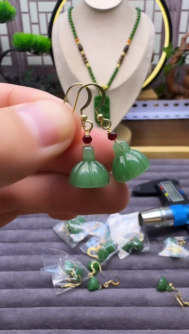 14K金镶嵌和田玉耳饰E59