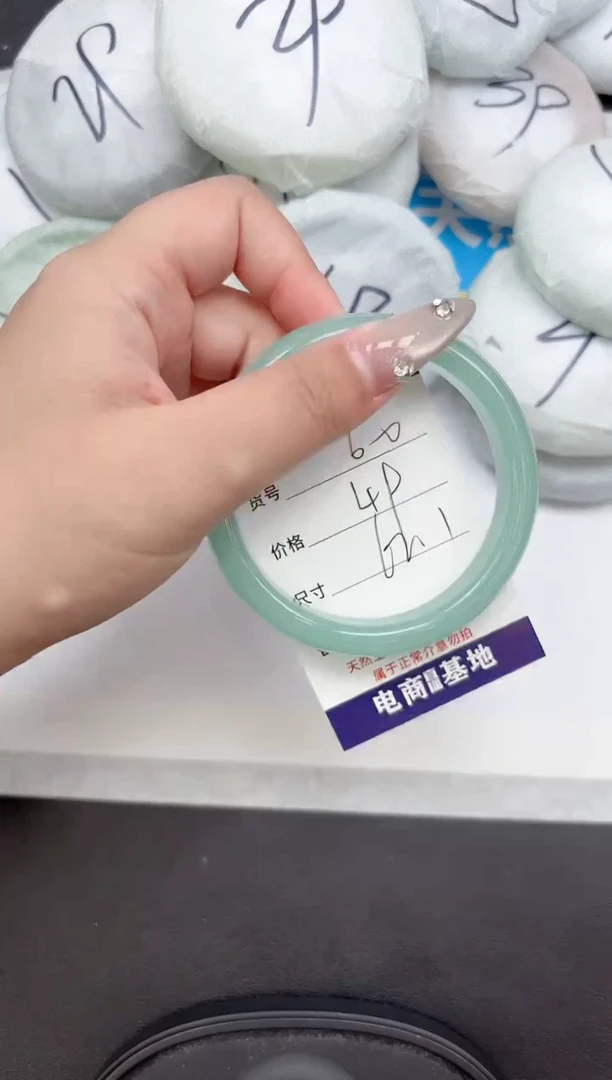 未镶嵌手镯石英质玉60-62.1