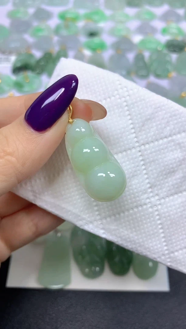 颈饰未镶嵌翡翠
