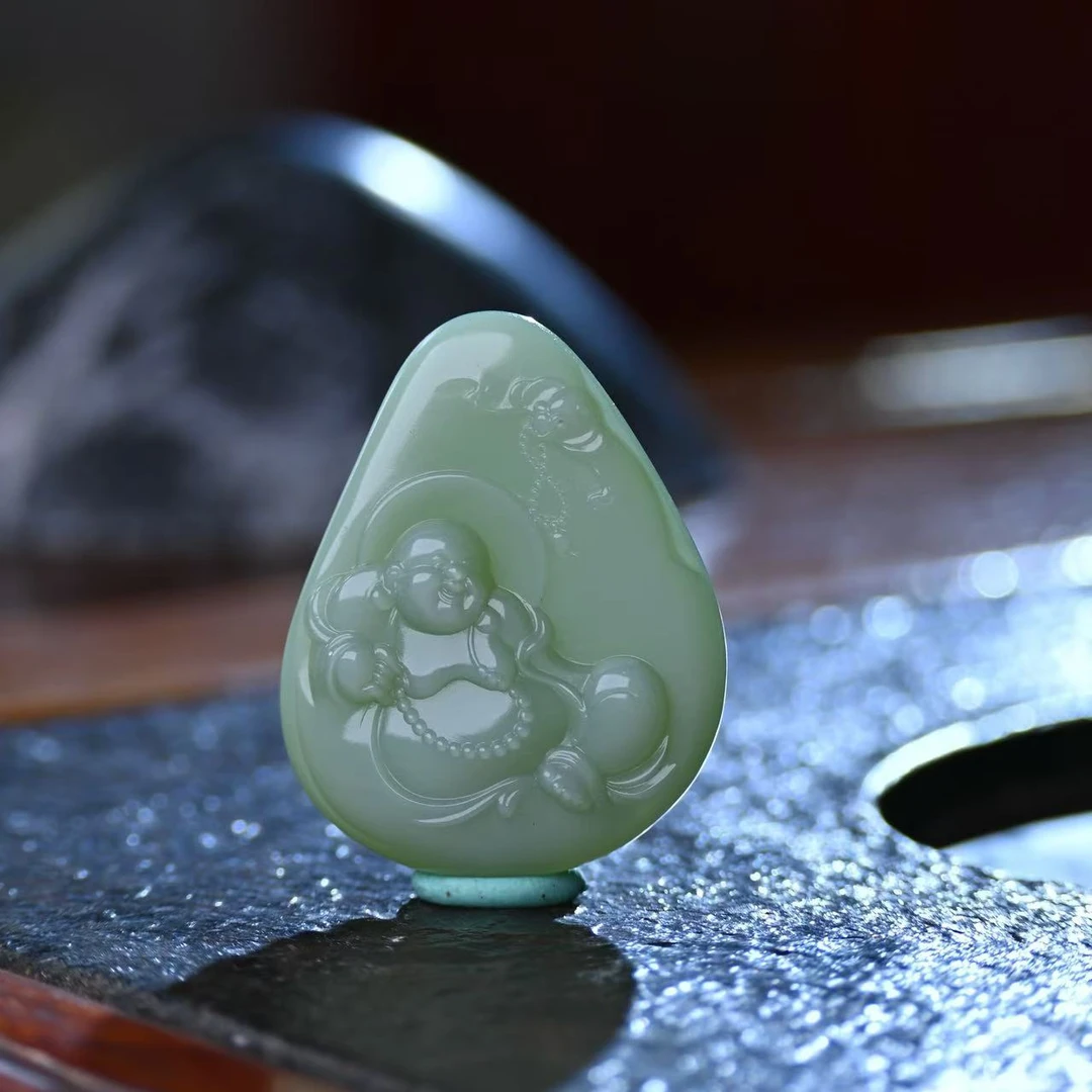 和田玉碧玉粉绿笑佛无结构玉挂件满面洪福饱满大气手工雕刻精雕