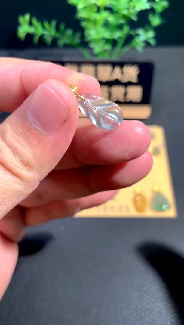 颈饰18K金镶嵌翡翠翡翠