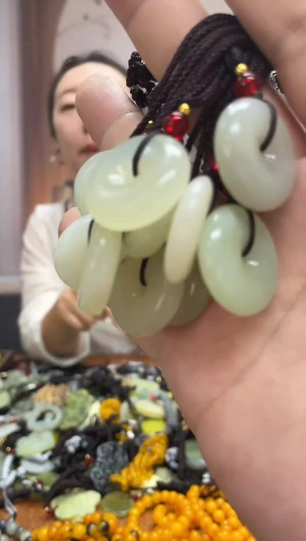 未镶嵌岫玉吊坠·