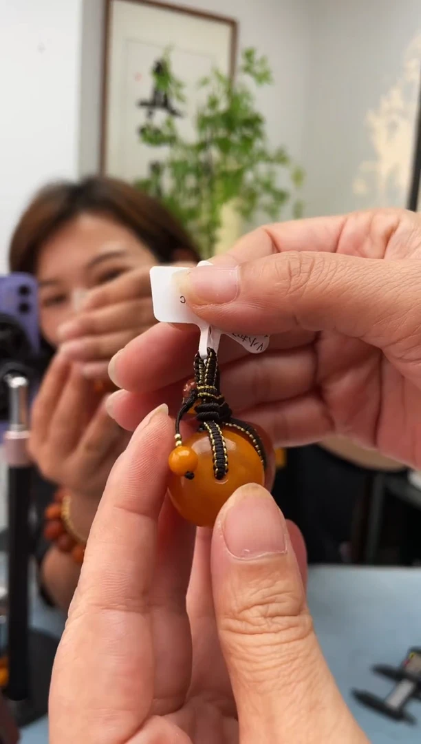 未镶嵌琥珀珠宝奇石多样性发一
