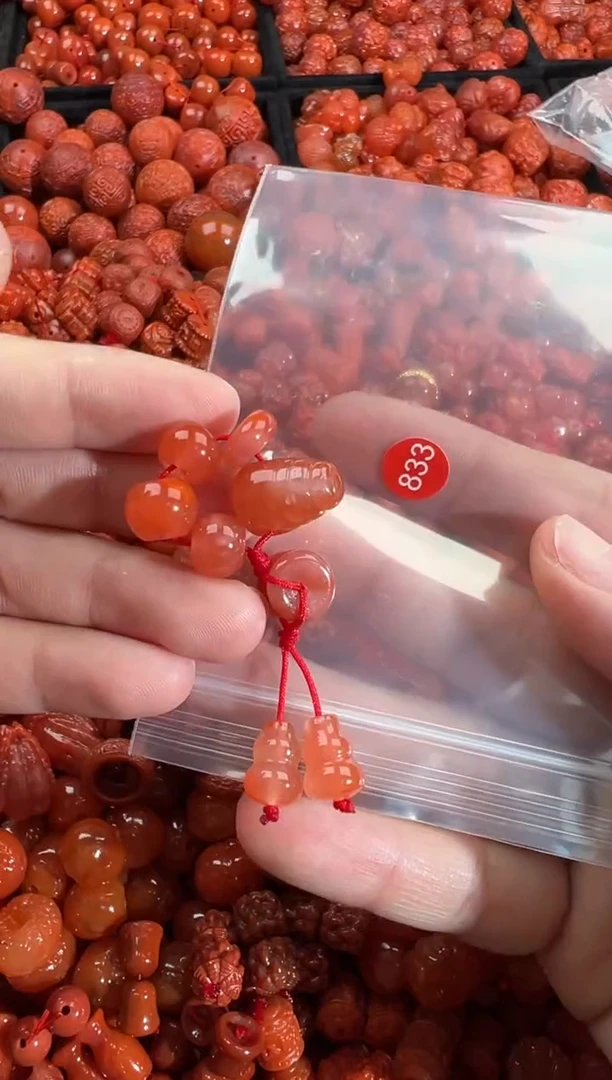 南红玛瑙未镶嵌颈饰1