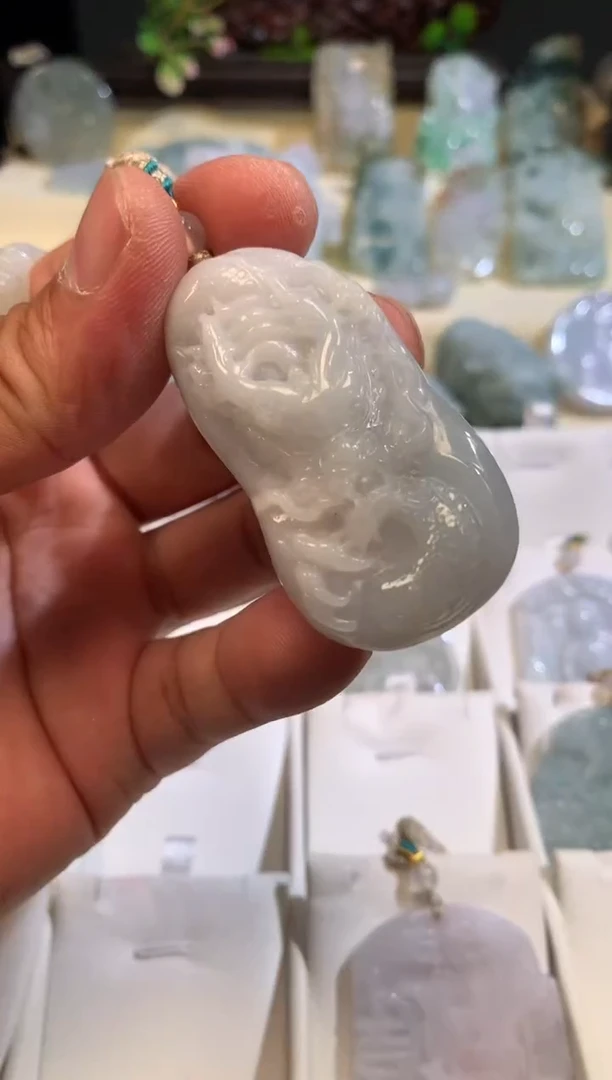 翡翠未镶嵌颈饰4/18/242