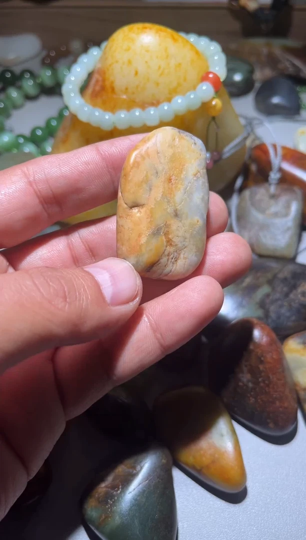未镶嵌和田玉（子料）挂件真皮真籽