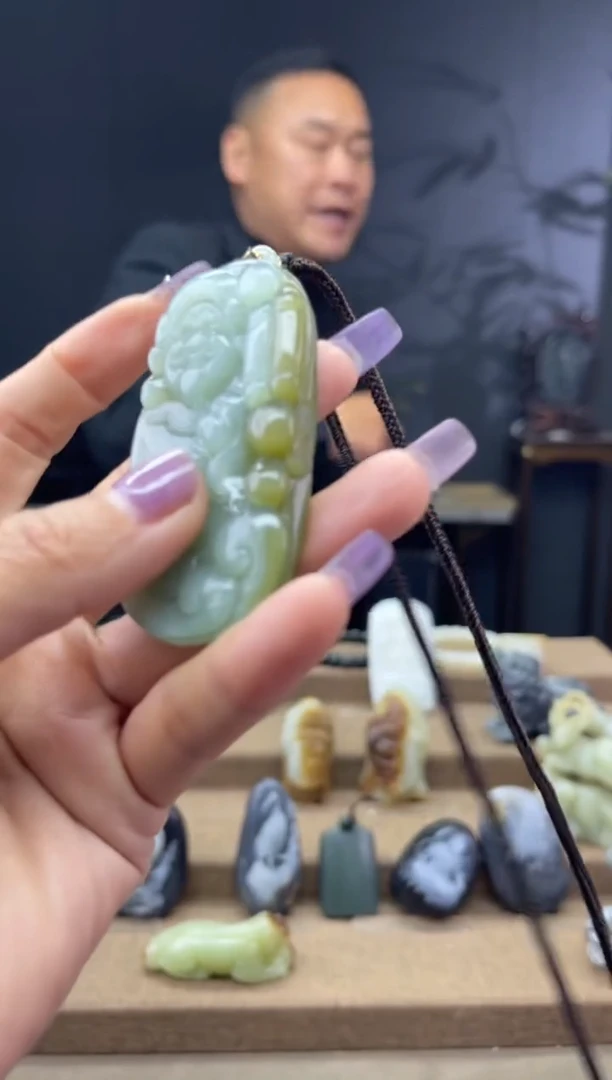 颈饰未镶嵌和田玉1