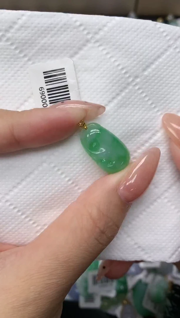 颈饰18K金镶嵌翡翠1111111111