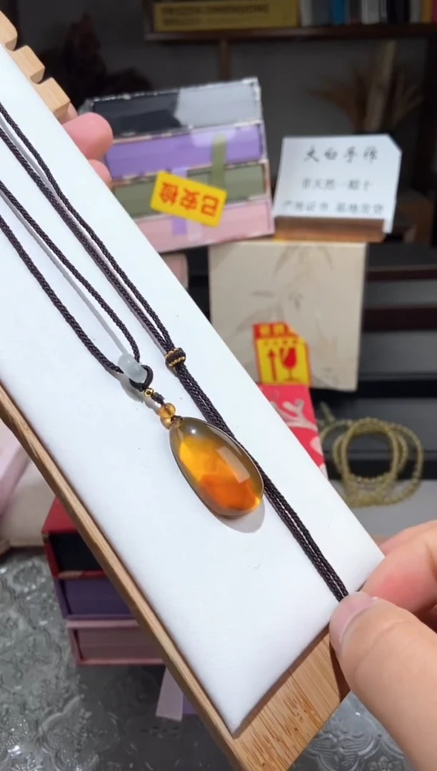 琥珀颈饰未镶嵌棕蜜小水滴吊坠