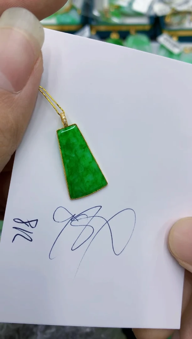 翡翠18K金镶嵌颈饰1111111111