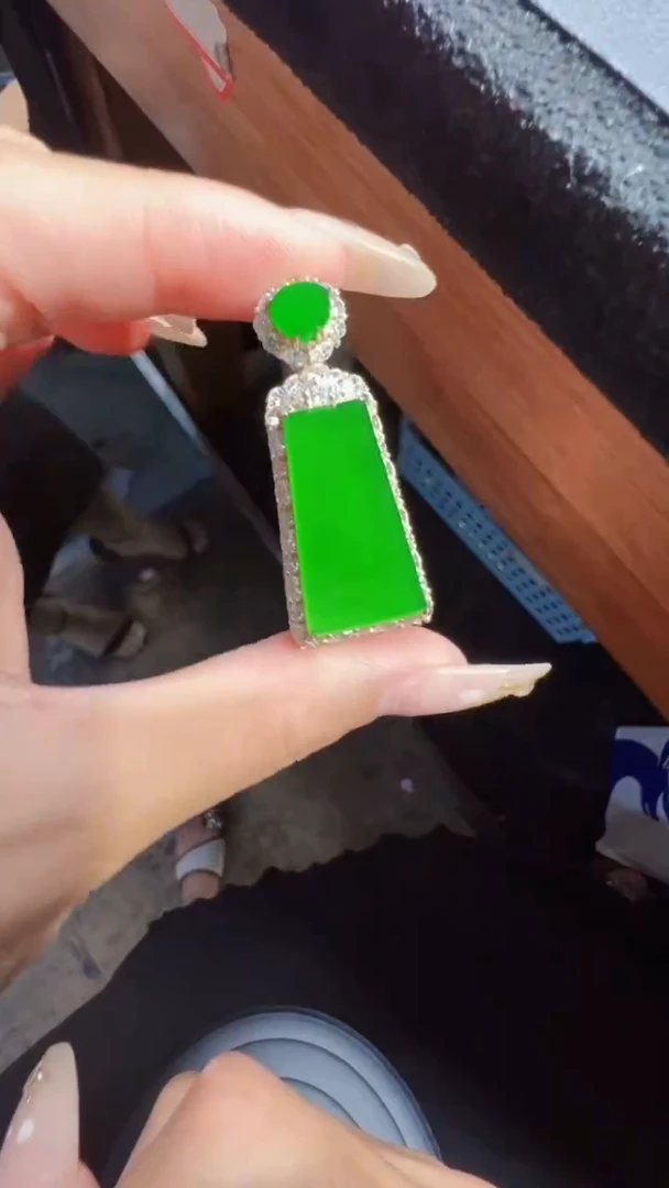未镶嵌定制翡翠翡翠A货有轻微色差属于正常现象无事牌多样性发货1