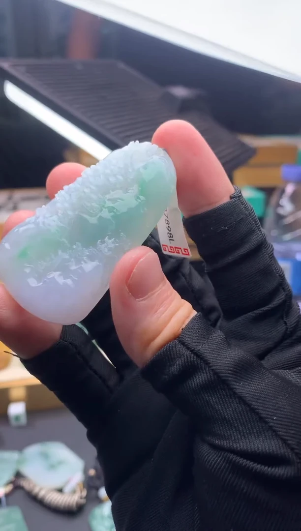 颈饰未镶嵌翡翠山水