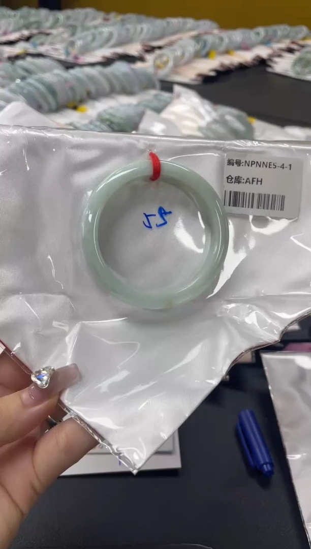 未镶嵌手镯翡翠翡翠手镯
