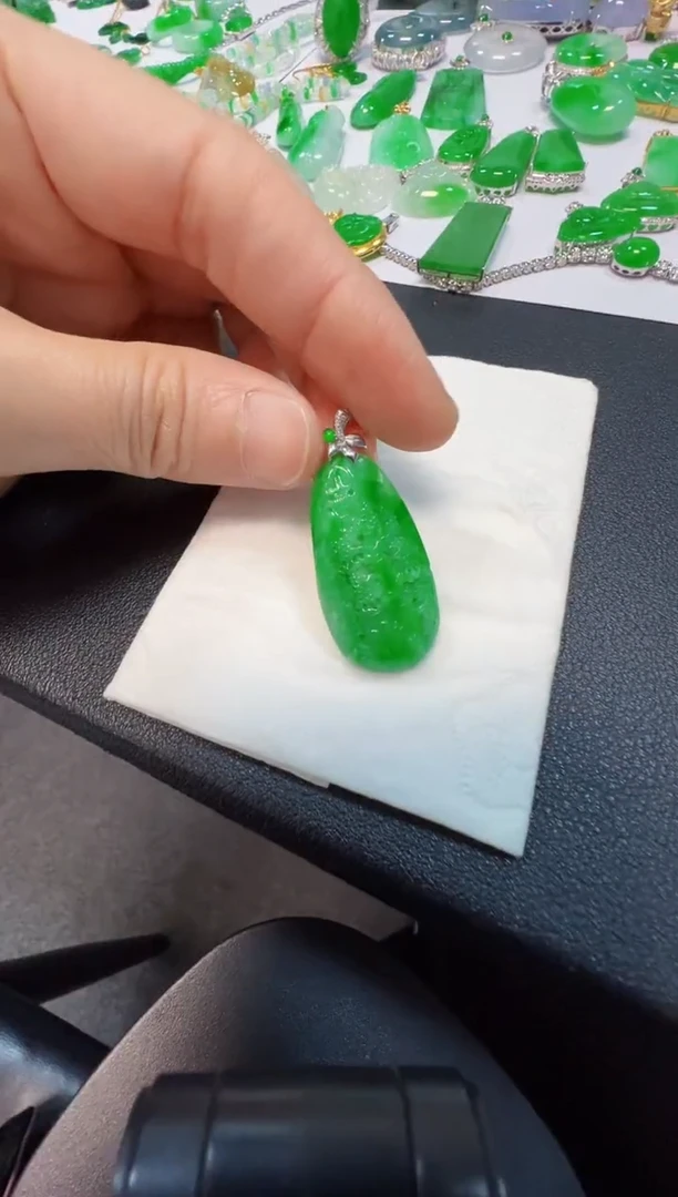 吊坠(不含链)18K金镶嵌翡翠1380