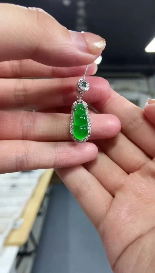 【闪购商品】翡翠吊坠(不含链)未镶嵌多样性发其一颜色微差