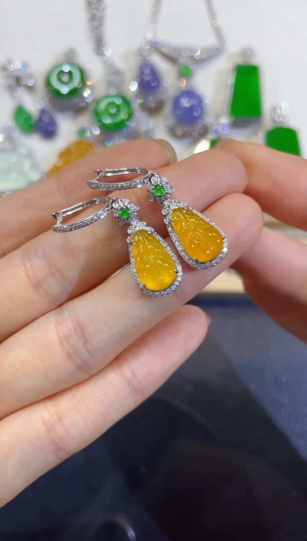 颈饰18K金镶嵌翡翠团购9